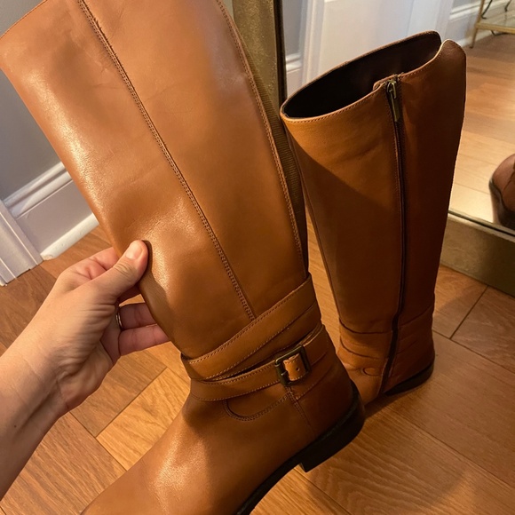 Boots - Picture 3 of 5